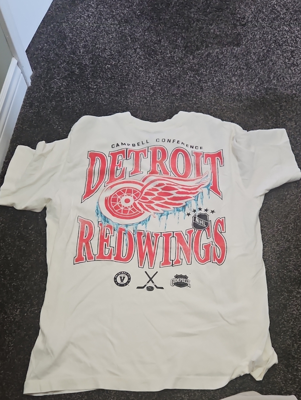 Abercrombie & Fitch White Detroit Red Wings Graphic Tee